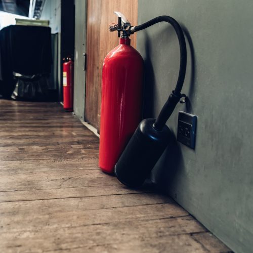 Fire extinguisher in the operating department .